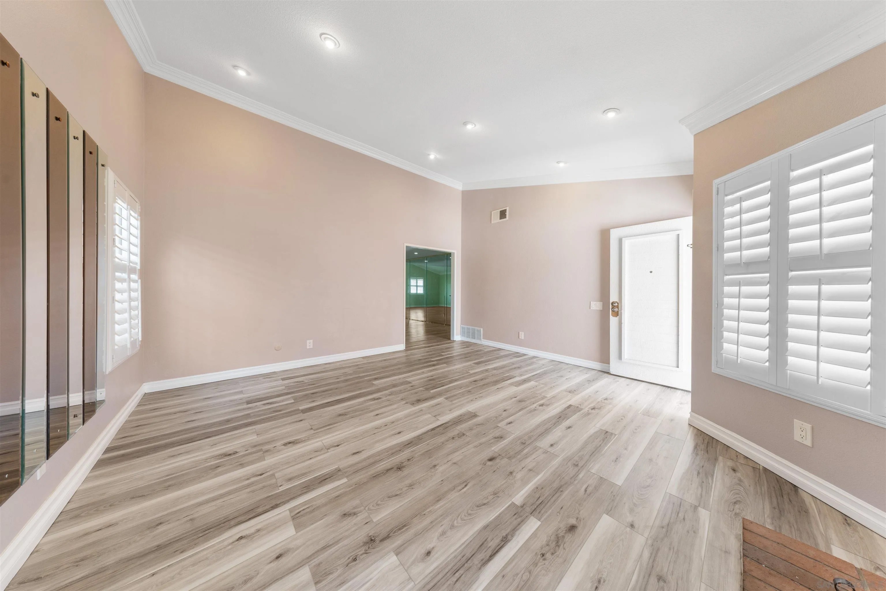 1095 Stillwell Ave