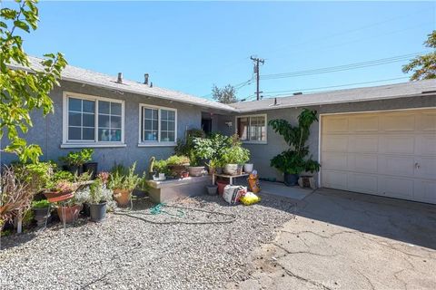 Photo of 1144 E Avenue R6, Palmdale, CA 93550 (MLS # SR25235082)