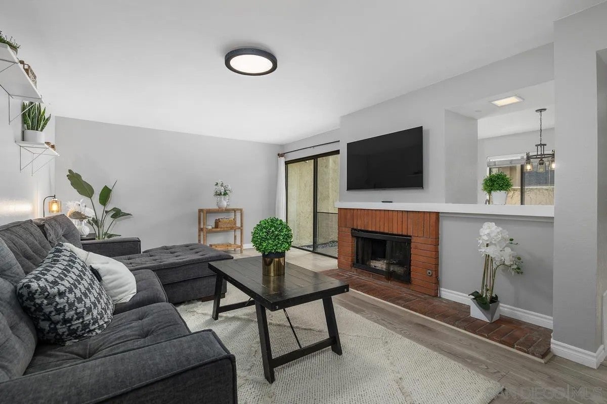 4449 Via Precipicio