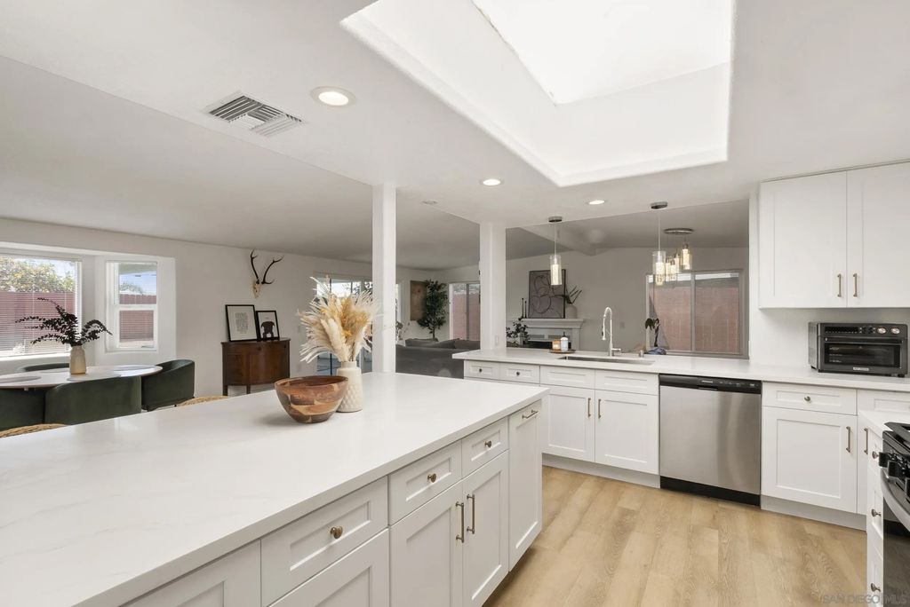 Photo of 1005 Oneonta Avenue, Imperial Beach, CA 91932 (MLS # 260010016)