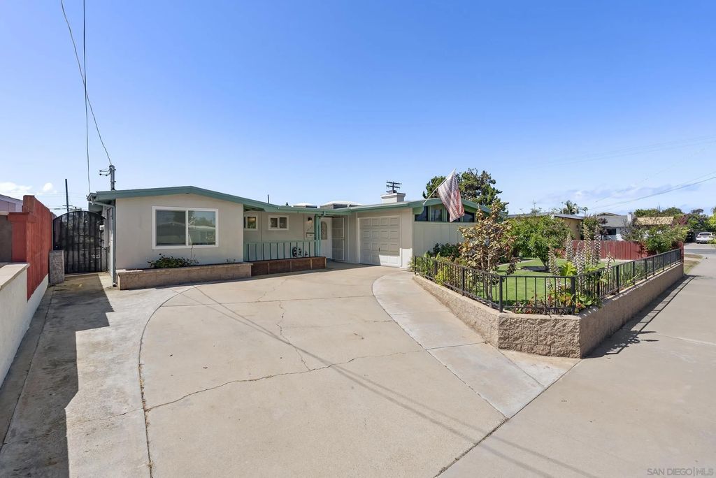 Photo of 1005 Oneonta Avenue, Imperial Beach, CA 91932 (MLS # 260010016)