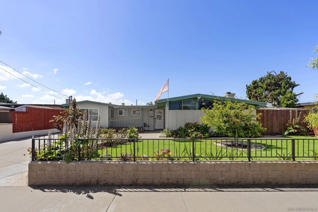 Photo of 1005 Oneonta Avenue, Imperial Beach, CA 91932 (MLS # 260010016)