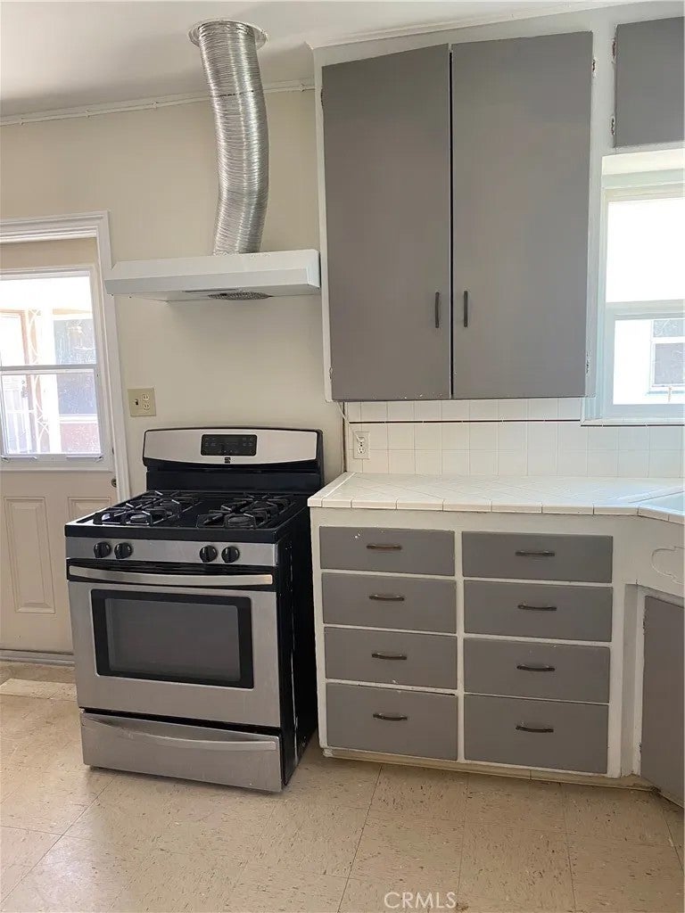 1529 N Van Ness