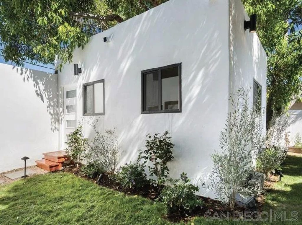 Photo of 2175 Bacon St, San Diego, CA 92107 (MLS # 260009826)