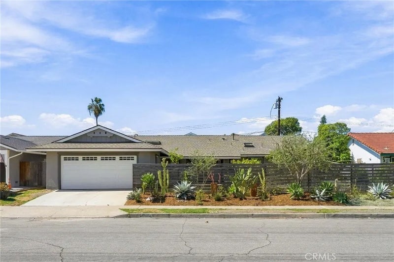 2817 La Salle