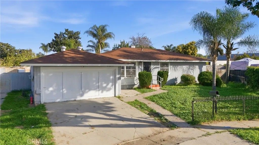 Photo of 8912 S Fir Ave, Los Angeles, CA 90002 (MLS # DW26023203)