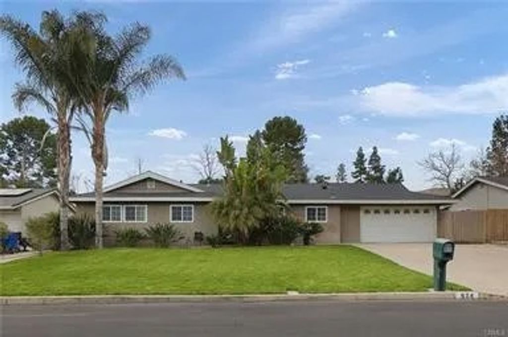 Photo of 624 Calle Tulipan, Thousand Oaks, CA 91360 (MLS # SR26011189)