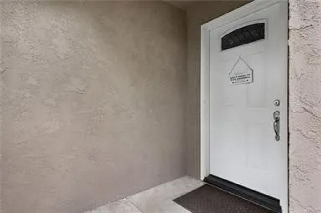 Photo of 624 Calle Tulipan, Thousand Oaks, CA 91360 (MLS # SR26011189)