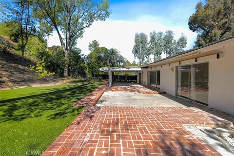 Tiny photo for 4035 Ellenita, Tarzana, CA 91356 (MLS # GD25250713)