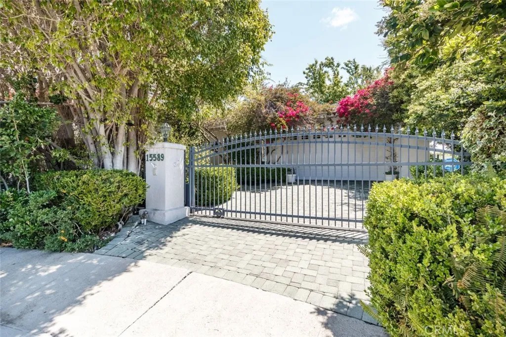 15589 Briarwood Drive