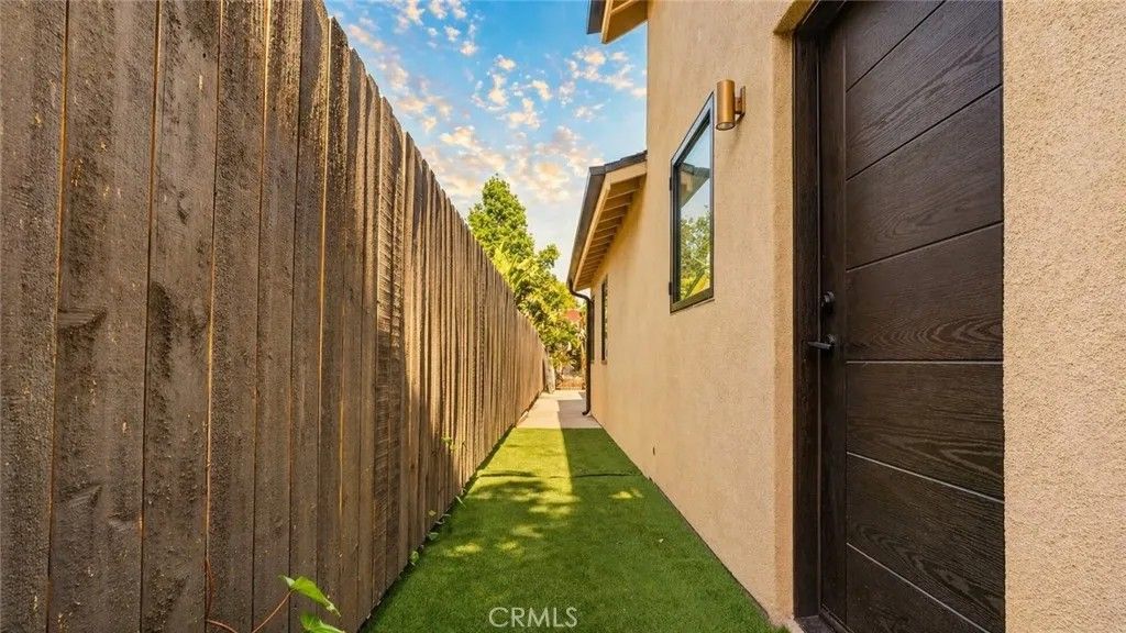 Photo of 4819 Genesta Ave, Encino, CA 91316 (MLS # SR26094339)