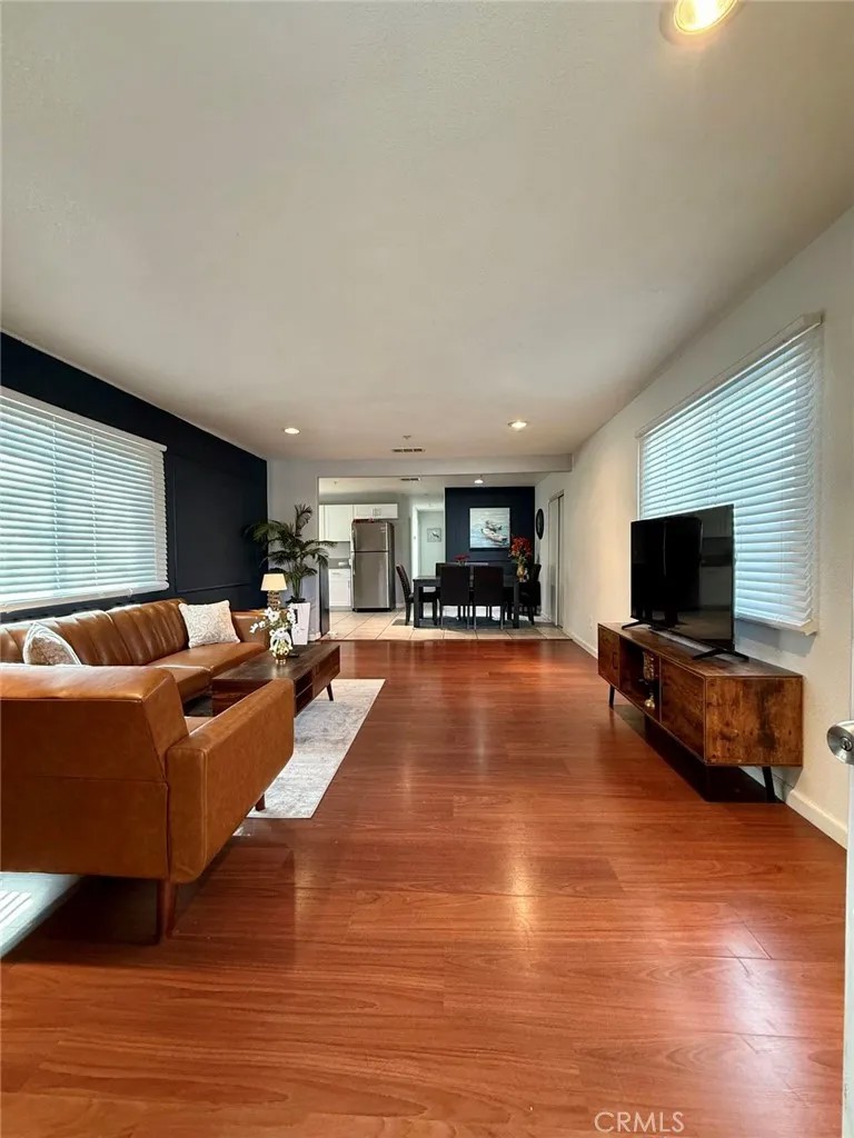 1163 W 7th