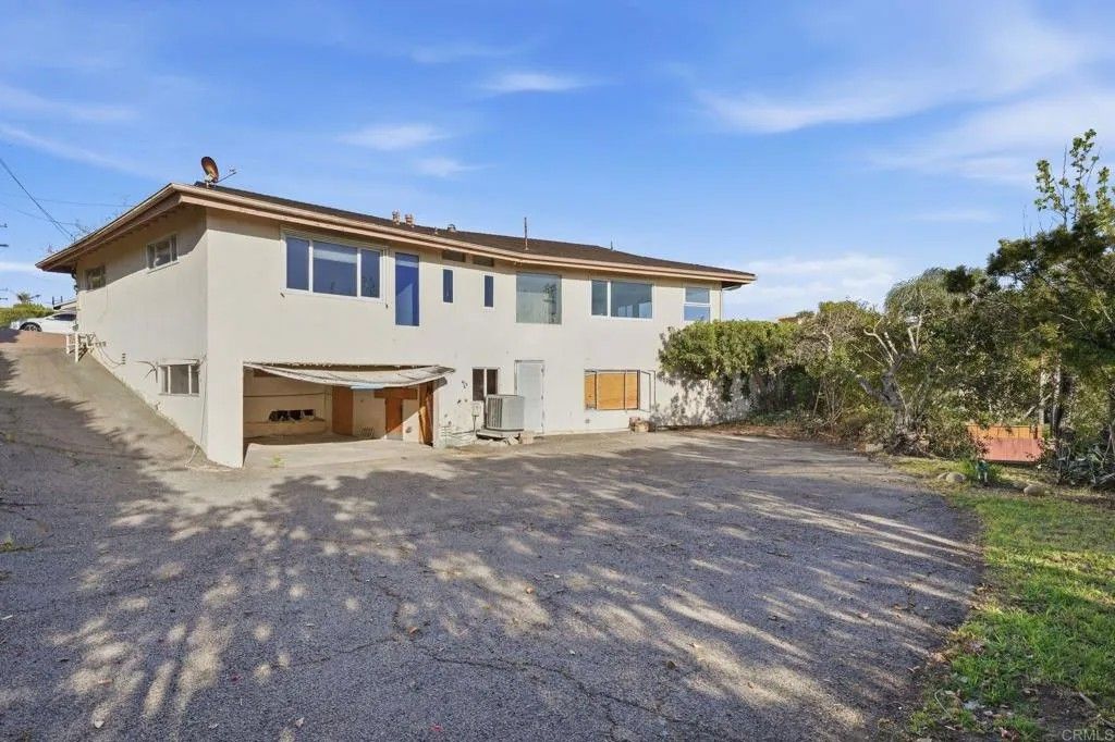Photo of 4920 Collingwood Drive, San Diego, CA 92109 (MLS # NDP2603786)