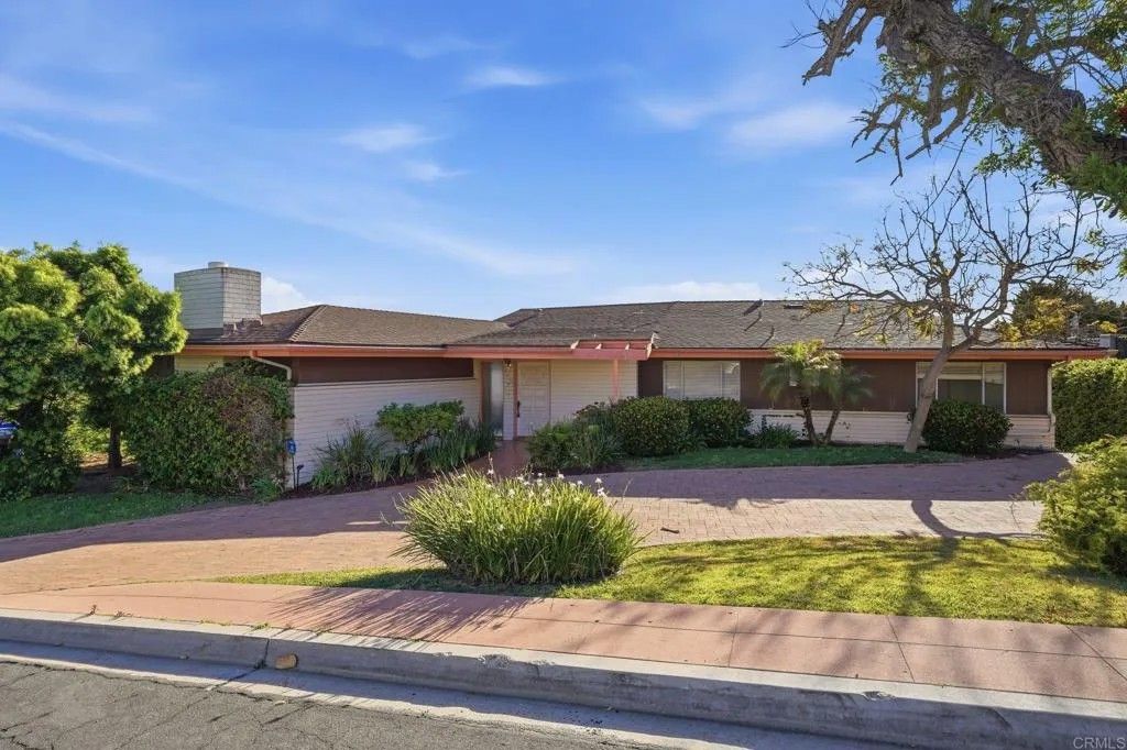 Photo of 4920 Collingwood Drive, San Diego, CA 92109 (MLS # NDP2603786)