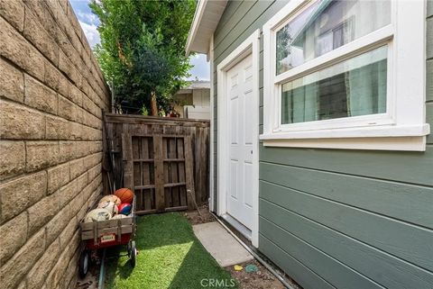 Tiny photo for 25032 Walnut Street, Newhall, CA 91321 (MLS # SR25239631)