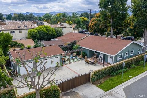 Tiny photo for 25032 Walnut Street, Newhall, CA 91321 (MLS # SR25239631)