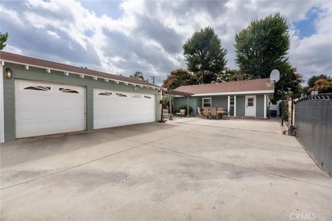 Tiny photo for 25032 Walnut Street, Newhall, CA 91321 (MLS # SR25239631)