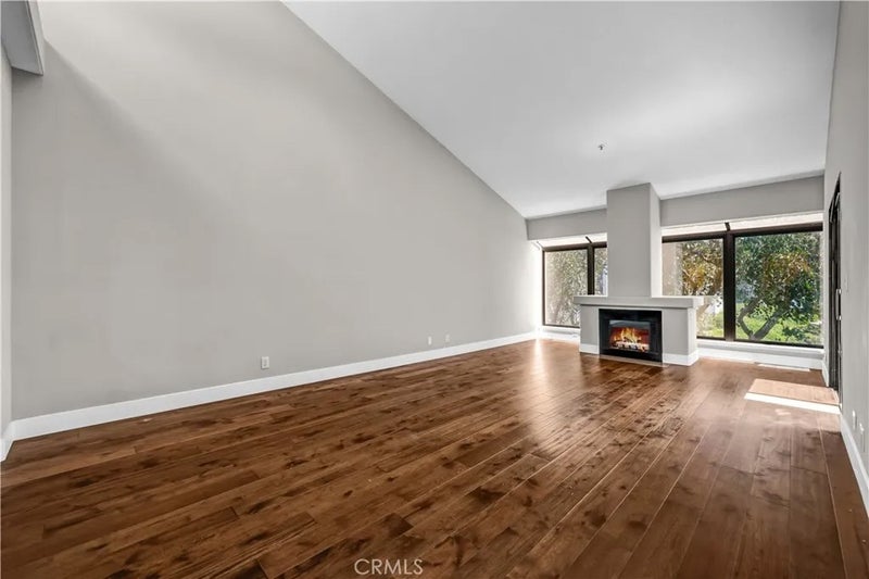 200 Paris Lane 304
