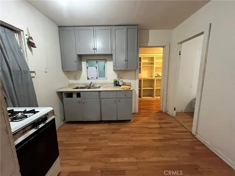 156 E Court