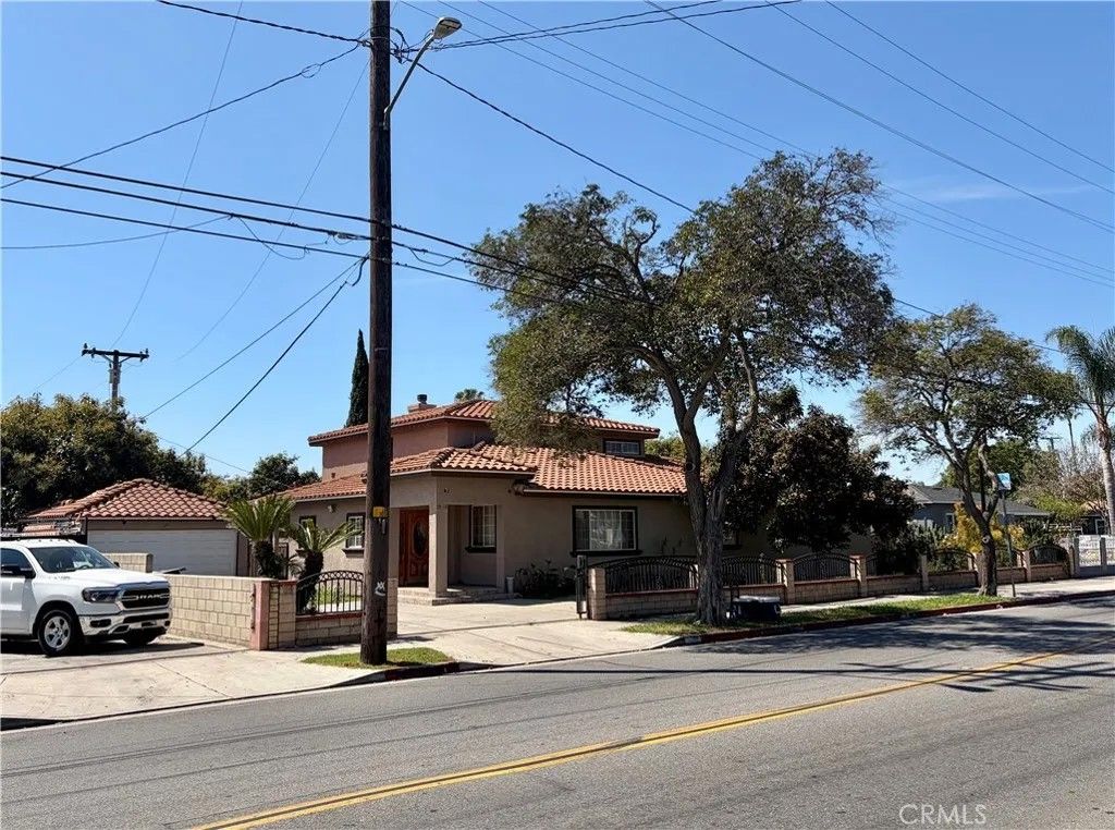 Photo of 1042 W Mcfadden, Santa Ana, CA 92707 (MLS # AR26066656)