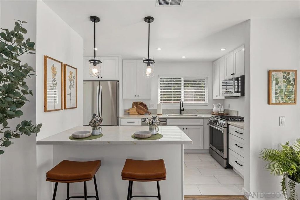 Photo of 4617 Westridge Dr, Oceanside, CA 92056 (MLS # 250042067)