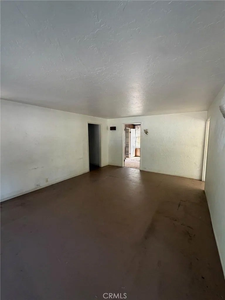 302 E 4th