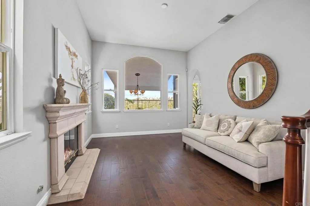 6269 Paseo Privado