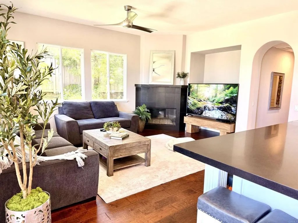 6269 Paseo Privado
