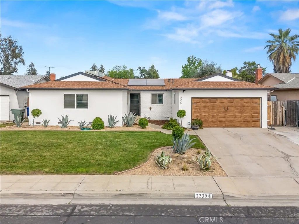 Photo of 2239 Sunnyside Ave, Clovis, CA 93611 (MLS # FR26092386)