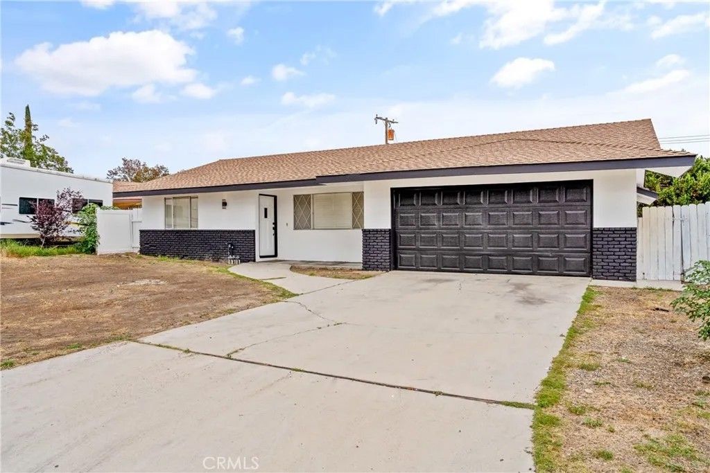 Photo of 41179 Collegian Way, Hemet, CA 92544 (MLS # CV26096501)