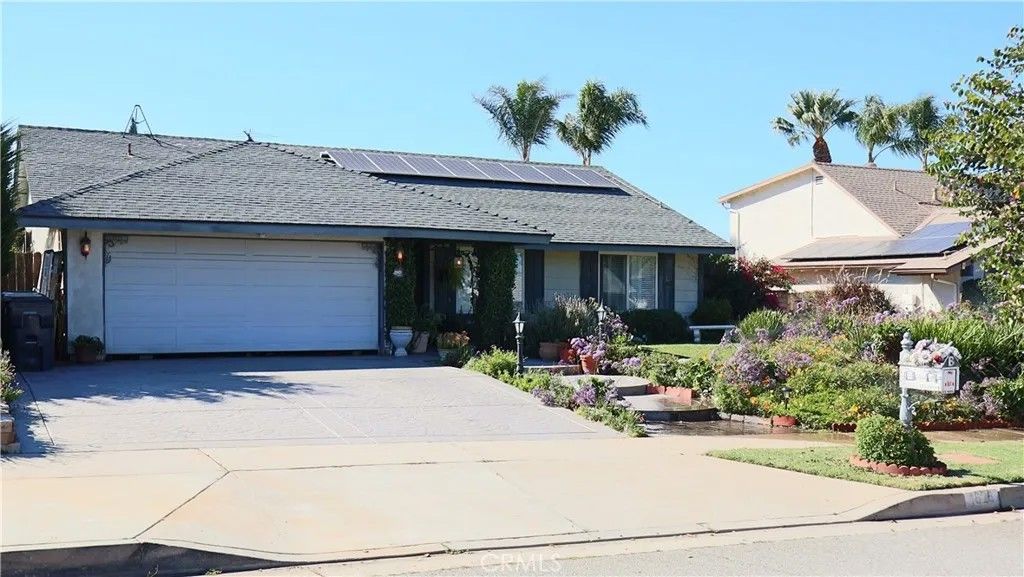 Photo of 1626 Zinnia St, Corona, CA 92882 (MLS # SW26051167)