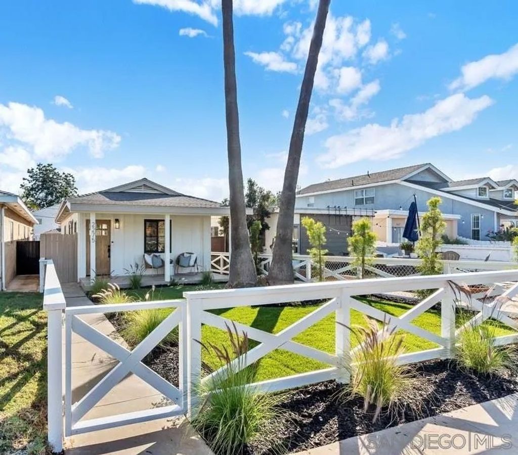 Photo of 2275 Emerald St, San Diego, CA 92109 (MLS # 250045170)