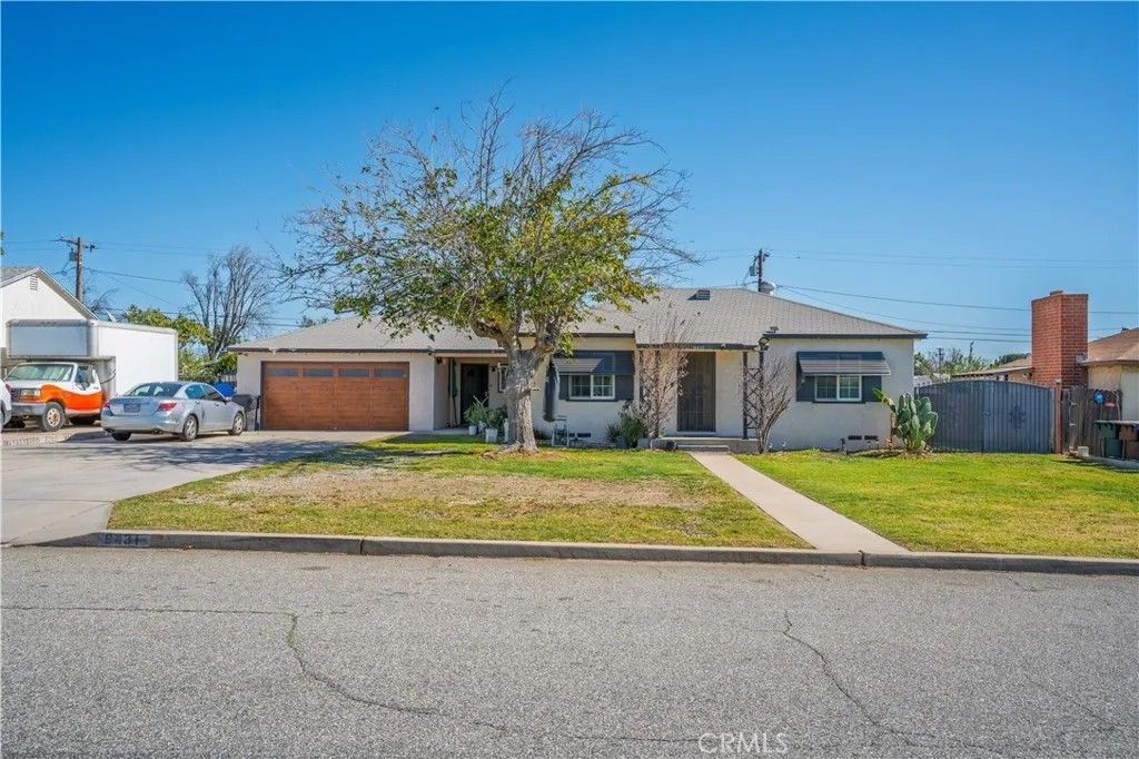 Photo of 9431 Laurel Avenue, Fontana, CA 92335 (MLS # CV26028852)