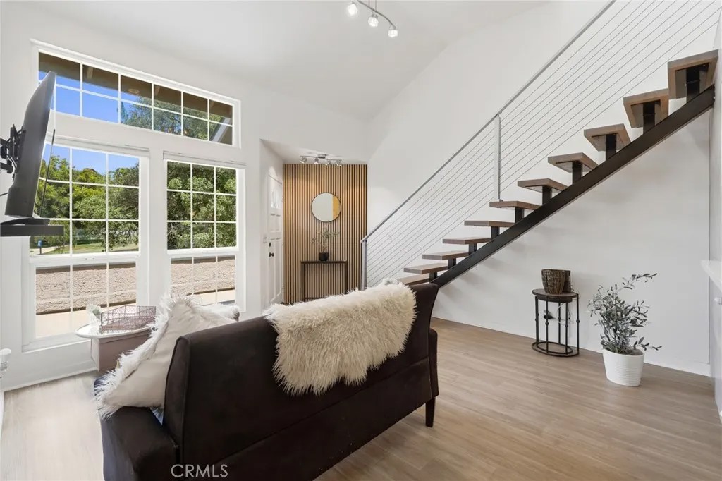 24417 Avenida De Los Ninos 66