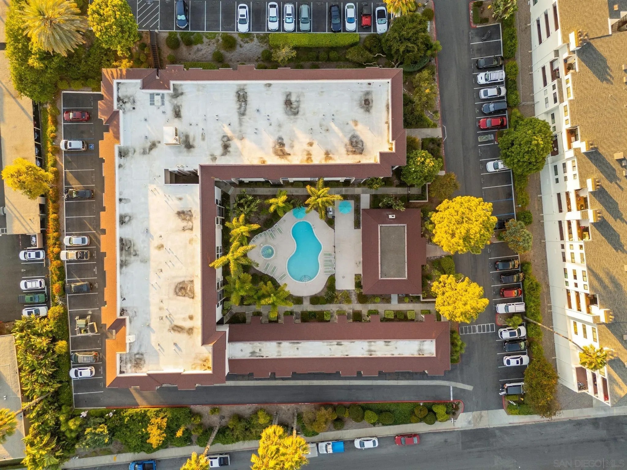 6924 Hyde Park 220