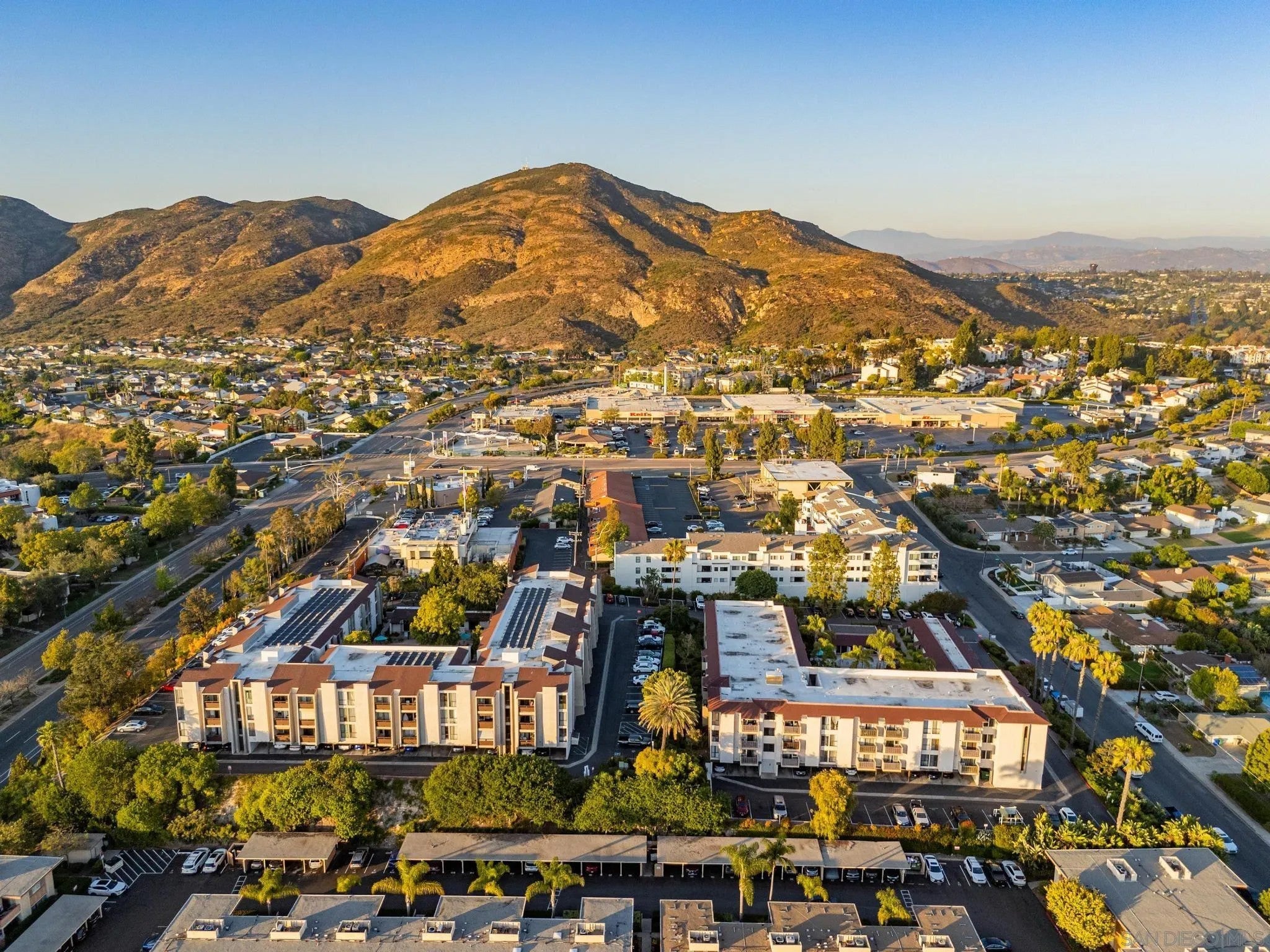 6924 Hyde Park 220