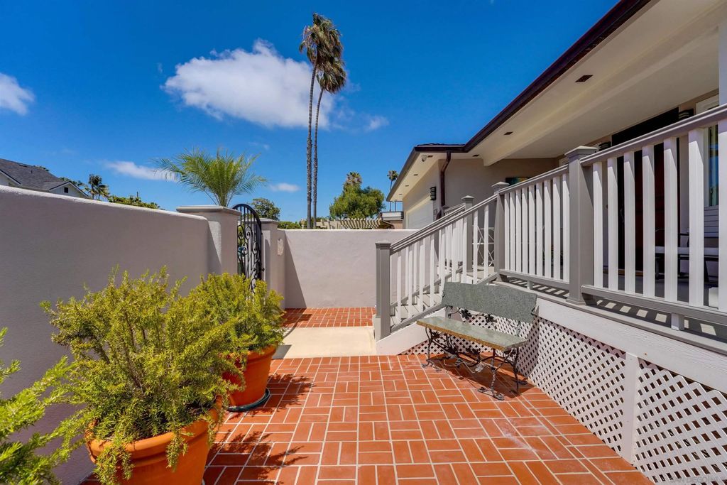 Photo of 8139 Paseo Del Ocaso, La Jolla, CA 92037 (MLS # 260011863)