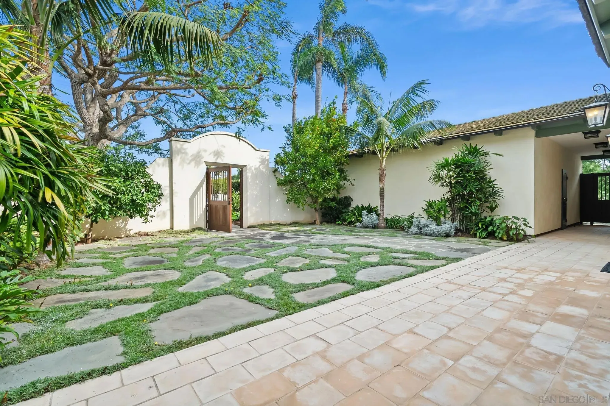 La Jolla, California 92037, United States, 6 Bedrooms Bedrooms, ,7 BathroomsBathrooms,Residential,Active,243065