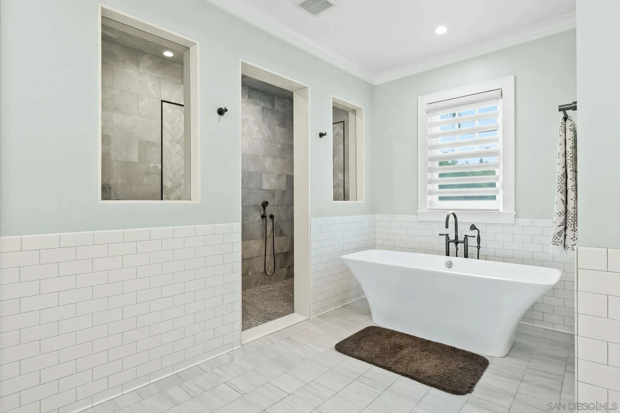 La Jolla, California 92037, United States, 6 Bedrooms Bedrooms, ,7 BathroomsBathrooms,Residential,Active,243065