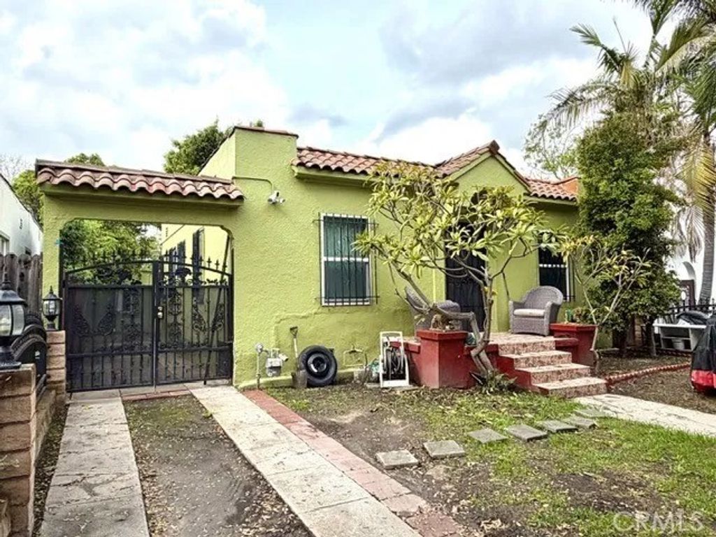 Photo of 3005 11th Avenue, Los Angeles, CA 90018 (MLS # SW26038760)