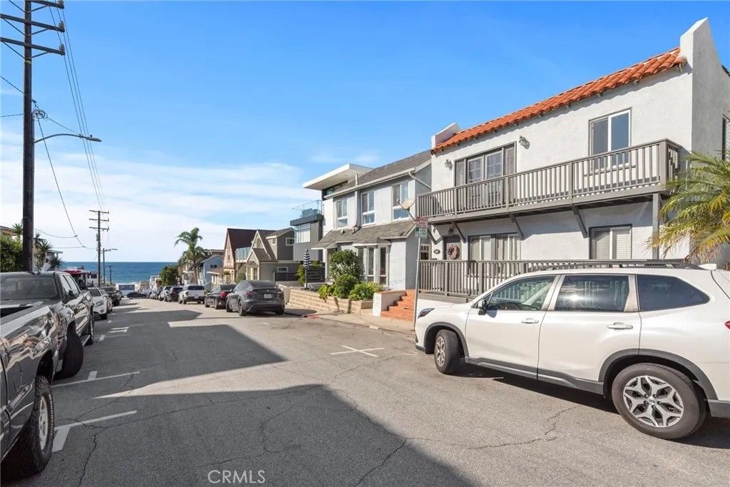Photo of 303 28th Street, Hermosa Beach, CA 90254 (MLS # SB26017700)