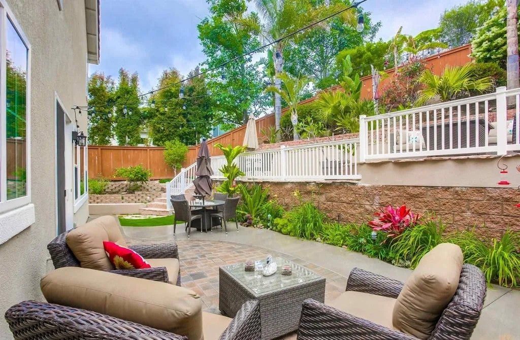 2285 Hillyer Street