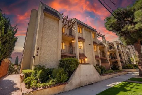 Photo of 2722 E 20th Street #104, Signal Hill, CA 90755 (MLS # OC25257449)