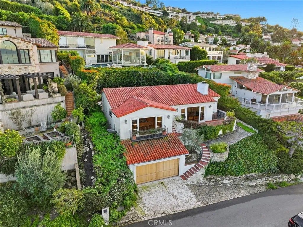 Photo of 721 Via Somonte, Palos Verdes Estates, CA 90274 (MLS # PV26012116)