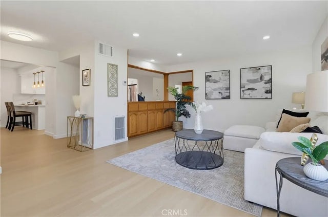 728 E Kensington Road 6 #6, Los Angeles