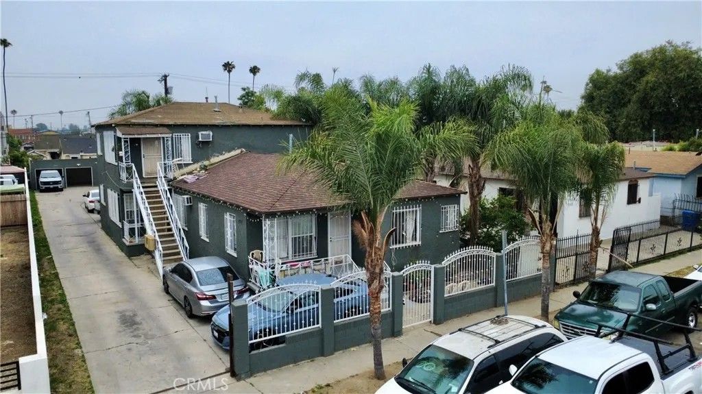 Photo of 840 W 81st ST, Los Angeles, CA 90044 (MLS # DW26096766)