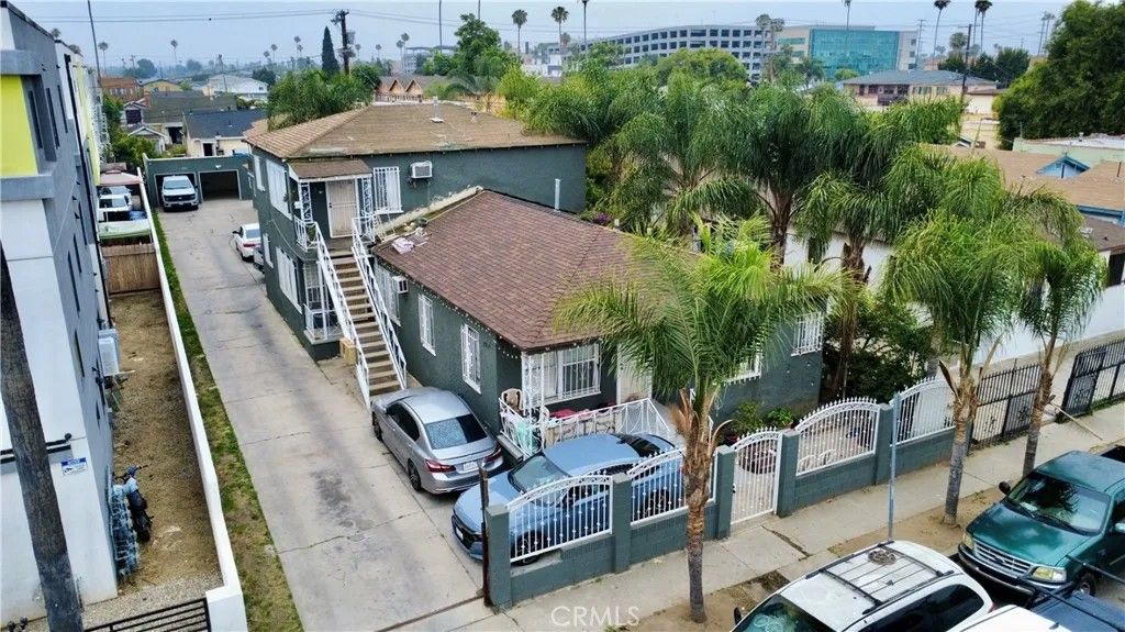 Photo of 840 W 81st ST, Los Angeles, CA 90044 (MLS # DW26096766)