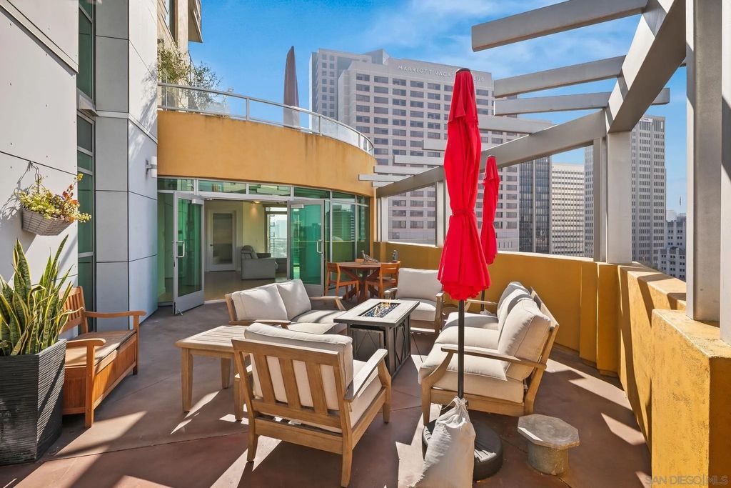Photo of 801 Ash St #702, San Diego, CA 92101 (MLS # 250045007)
