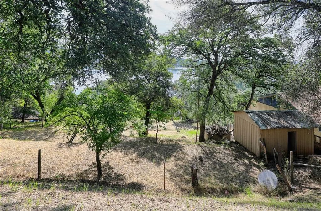 Photo of 16925 Knowlview DR, Hidden Valley Lake, CA 95467 (MLS # LC26086105)
