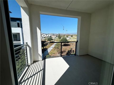 Tiny photo for 283 Lynx, Irvine, CA 92618 (MLS # OC25238079)